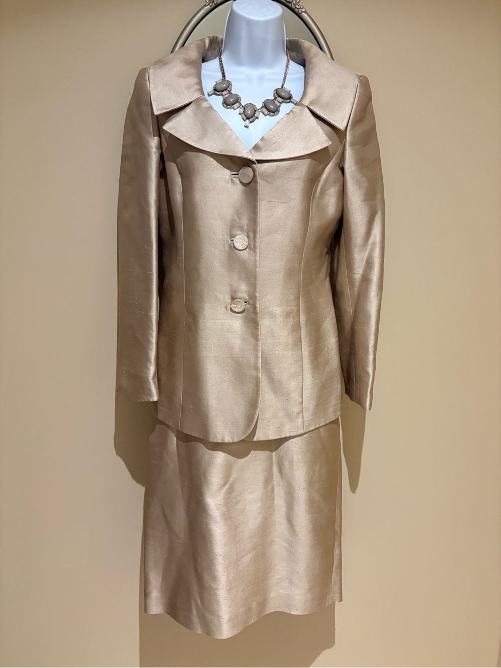 Incredible Dana Bachman Gold Silk Suit Skirt Blazer Size 8